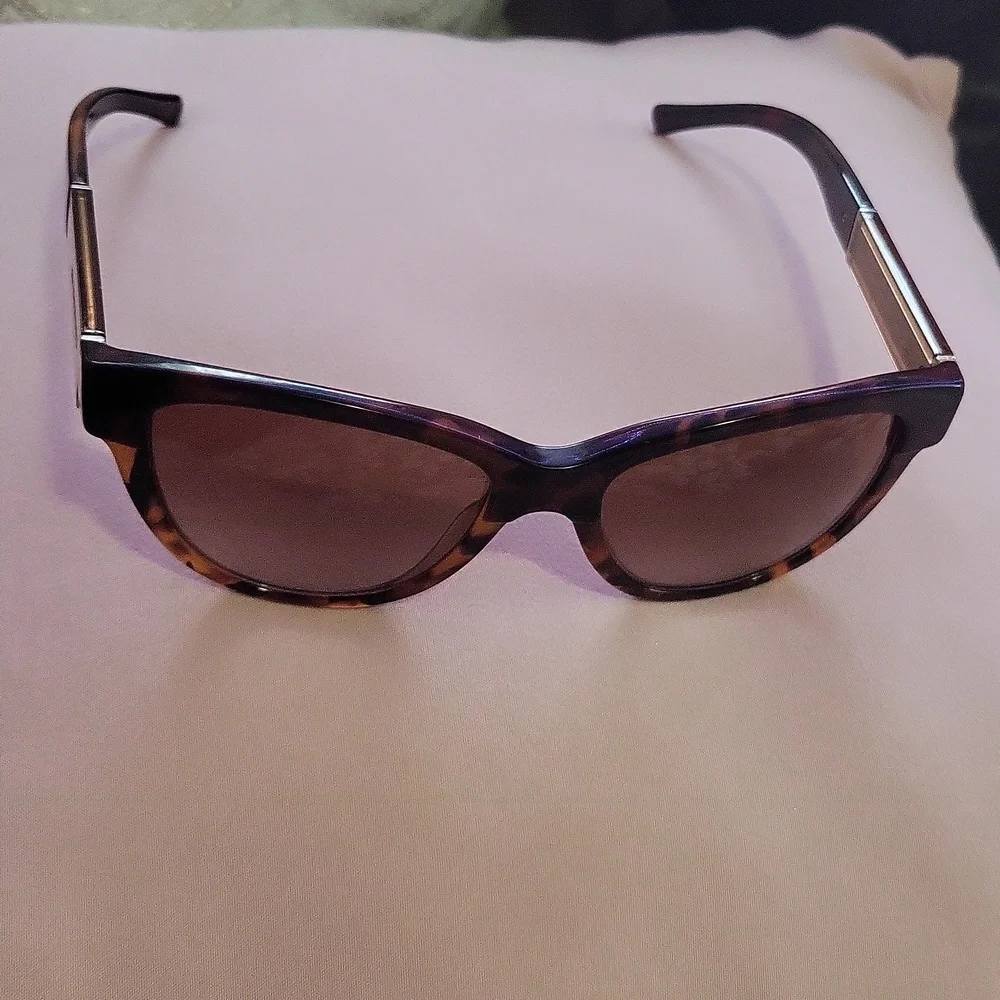 Burberry Sunglasss - Picture 6 of 7